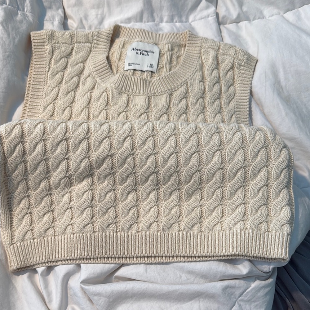 Abercrombie & Fitch Cream Crew Neck Sweater vest